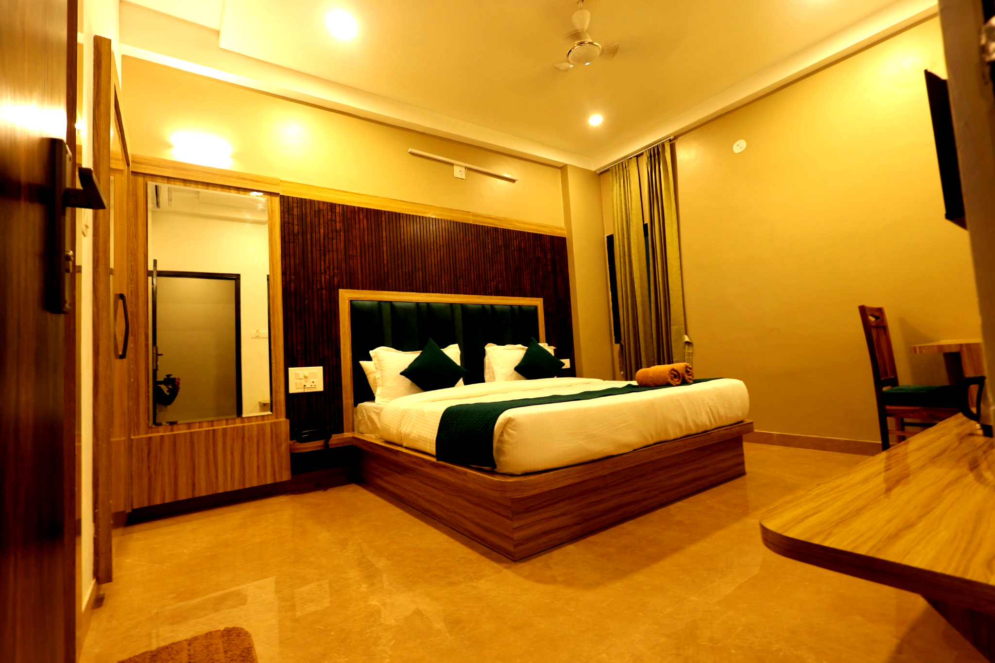 hotel room edited 2048x1365